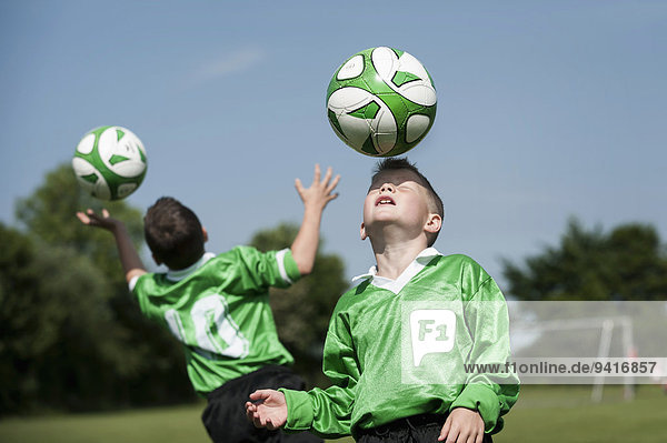 Überprüfung lernen Spiel 2 jung Fußball Ball Spielzeug Football