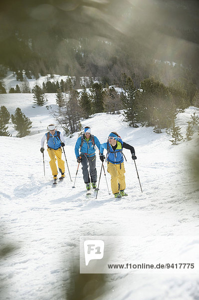Winter Mensch Menschen Skisport 3 querfeldein Cross Country Schnee