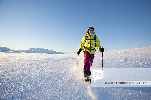 Schneeschuhgeher am Rodtinden  Kvaloya  Tromsø  Troms  Norwegen