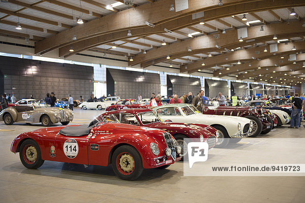 Messehalle  Ausstellung  Oldtimer  Rennwagen  Autorennen  Mille Miglia  Brescia  Lombardia  Italien