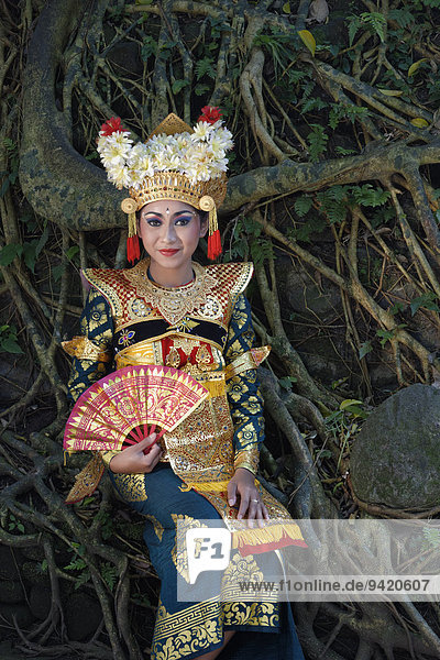 Balinesische Tänzerin  Ubud  Bali  Indonesien