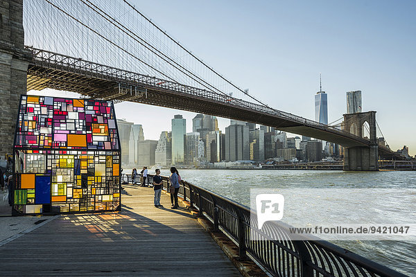 Fulton Ferry State Park on the East River  the Brooklyn Bridge and Downtown Manhattan at the back  Dumbo  Down Under the Manhattan Bridge Overpass  New York  United States