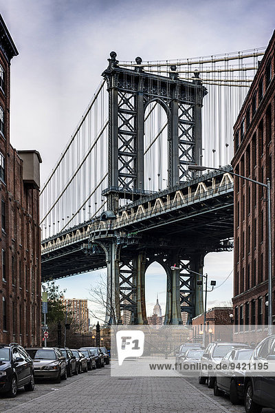 Manhattan Bridge  hinten das Empire State Building  Manhattan  Downtown Brooklyn  Brooklyn  New York