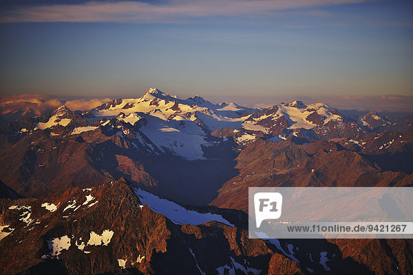 Die Wildspitze mit ihren Gletschern  vom Schrankogel  bei Gries  Tirol  Österreich