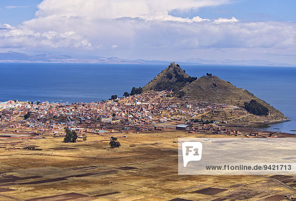 The town of Copacabana on the shores of the lake Titicaca  Bolivian plateau Altiplano  La Paz  Bolivia