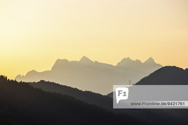 Loferer Steinberge  Silhouette im Morgenlicht  Morgenstimmung  Alpen  Tirol  Österreich