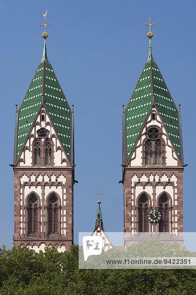 Türme der Herz Jesu-Kirche  im Stil des Historismus gebaut  geweiht 1897  Freiburg  Baden-Württemberg  Deutschland