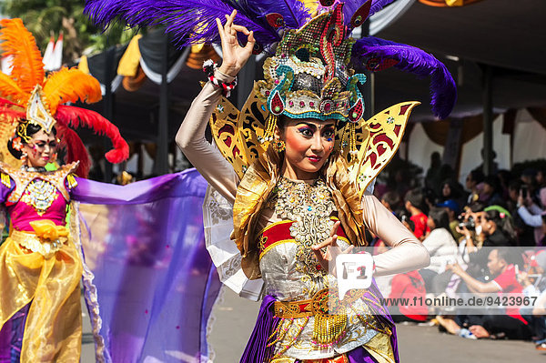 Aufwendiges Kostüm beim Jember Fashion Festival  Jawa Timur  Indonesien
