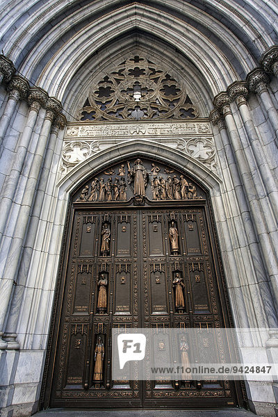 St. Patrick's Kathedrale  Außenansicht  Eingangsportal  New York  USA