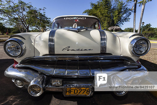Oldtimer  Pontiac  50er Jahre  Frontansicht  Kuba