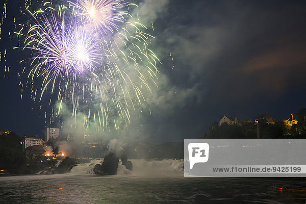 Feuerwerk am Rheinfall anlässlich des Schweizer Nationalfeiertages  Schaffhausen  Kanton Schaffhausen  Schweiz