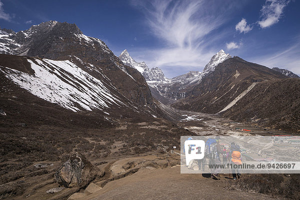 Wanderer  Ankunft in Machhermo  Gokyo-Tal  Khumbu  Solukhumbu  Mount Everest Region  Nepal