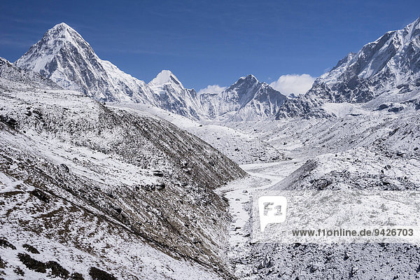 Verschneites Khumbu Tal  Ausblick zum Everest Base Camp  Khumbu  Solukhumbu  Mount Everest Region  Nepal