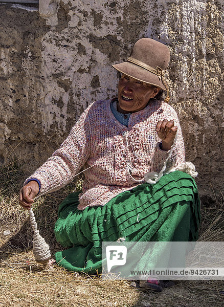 Old Aymara woman  Bolivian plateau Altiplano  Bolivia