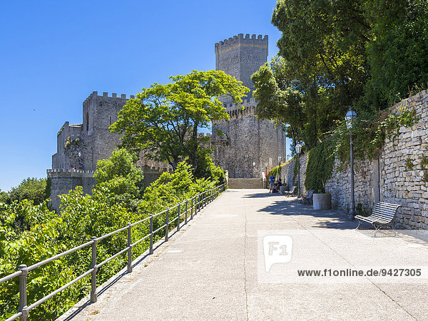 Die normannische Burg Castello di Venere  Felsendorf Erice  Provinz Trapani  Sizilien  Italien