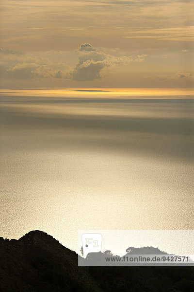 Sonnenuntergang am Mittelmeer  Capri  Kampanien  Italien