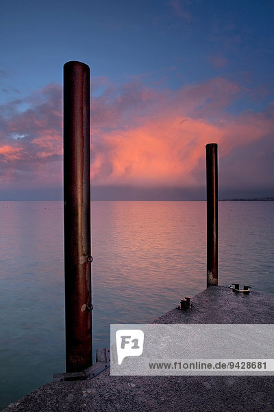 Abendstimmung am Bootsanleger in Konstanz am Bodensee  Baden-Württemberg  Deutschland  Europa