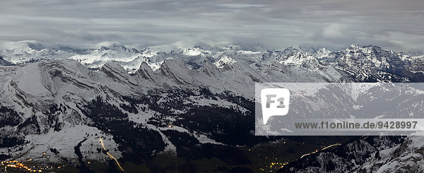 Abendstimmung im Winter auf dem Säntis im Appenzellerland  Schweizer Alpen  Schweiz  Europa