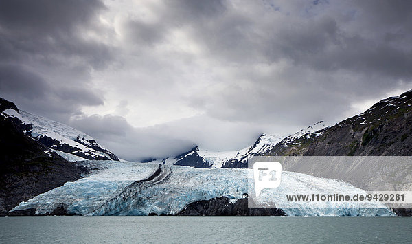 Portage-Gletscher am Portagesee in den Chugach Mountains auf der Halbinsel Kenai in der Nähe von Anchorage  Alaska  USA