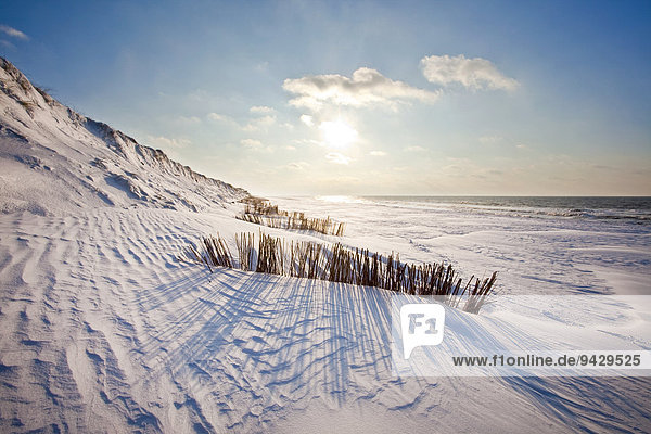 Küstenbefestigung mit Schnee auf der Insel Sylt Schleswig-Holstein Deutschland Europa