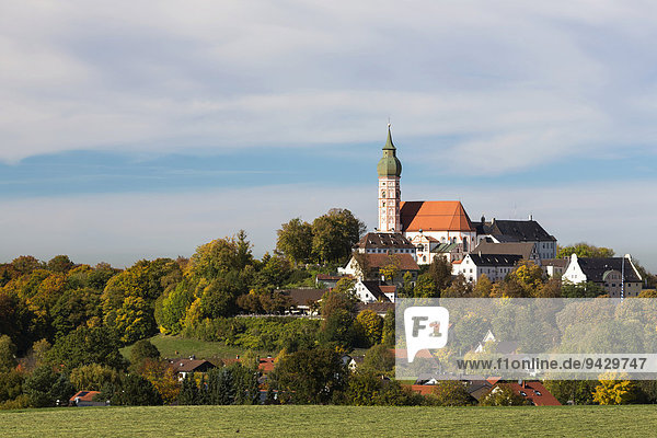 Kloster Andechs im Herbst  Bayern  Deutschland  Europa  ÖffentlicherGrund