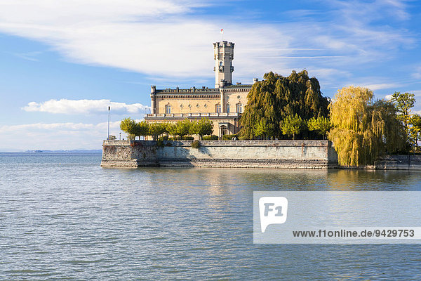 Herbststimmung am Schloss Montfort am Bodensee Langenargen Baden-Württemberg Süddeutschland