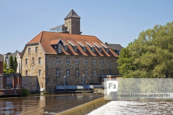 Das Emswehr mit der barocken Mühle  Rheine  Münsterland  Nordrhein-Westfalen  Deutschland