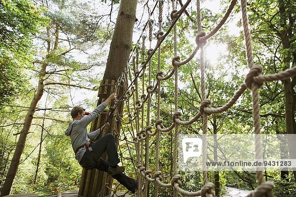 Outdoor-Sport und Abenteuer-Baumklettern