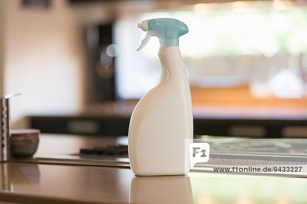 Cleaning home with green cleaning products