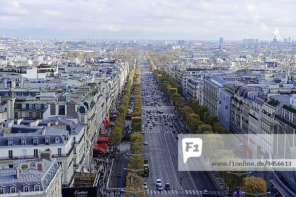 Aussicht vom Triumphbogen  Avenue des Champs Elysée  Paris  Frankreich  Europa