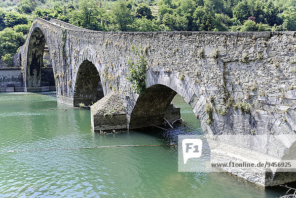 Ponte della Maddalena  Ponte del Diavolo  Teufelsbrücke  Borgo a Mozzano  Provinz Lucca  Toskana  Italien  Europa