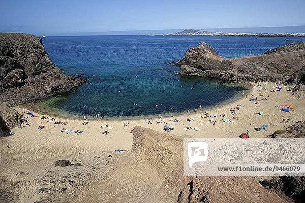 Papagayo Strände oder Playas de Papagayo  hinten Playa Blanca  Lanzarote  Kanarische Inseln  Spanien  Europa