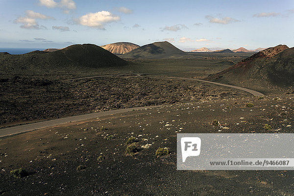 Vulkanlandschaft  Feuerberge  Vulkane  Nationalpark Timanfaya  Lanzarote  Kanarische Inseln  Spanien  Europa