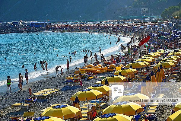 Europa, Strand, Regenschirm, Schirm, Monterosso al Mare, Sonnenschirm, Italienisch, Italien, Ligurien, Ligurisches Meer