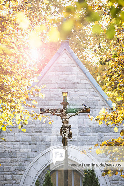 Kruzifix an alter Kirche  Friedhof in Stockholm  Schweden  Europa