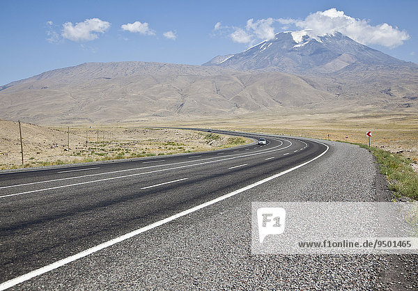 Straße zum Berg Ararat  Agri Dagi  Ostanatolien  Türkei  Asien
