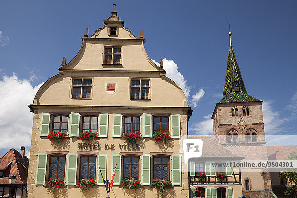 Rathaus und Kirche St. Anna  Turckheim  Elsass  Frankreich  Europa