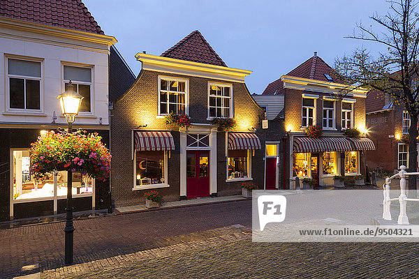 Altstadt in der Abenddämmerung  Delft  Holland  Niederlande  Europa