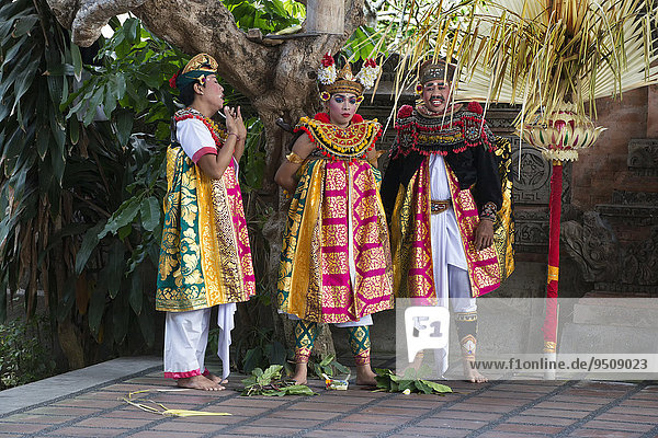 Barong und Kris Tanz traditioneller balinesischer Tanz Ubud Bali Indonesien Asien