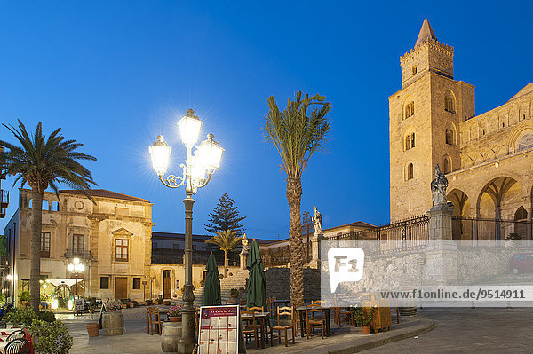 Square in front of the Cathedral of Cefalù  Cefalu  Sicily  Italy  Europe