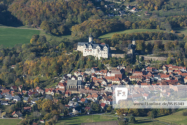 Luftaufnahme  Stadtansicht mit Burg Ranis  Ranis  Thüringen  Deutschland  Europa