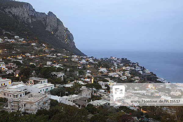 Ausblick über Capri mit dem Monte Solaro in der Abenddämmerung  Capri  Kampanien  Italien  Europa