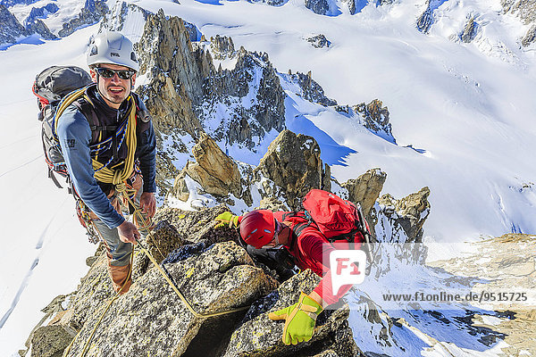 Bergsteiger beim Aufstieg zum Südgipfel der Aiguille du Tour  Mont-Blanc-Massiv  Alpen  Wallis  Schweiz  Europa