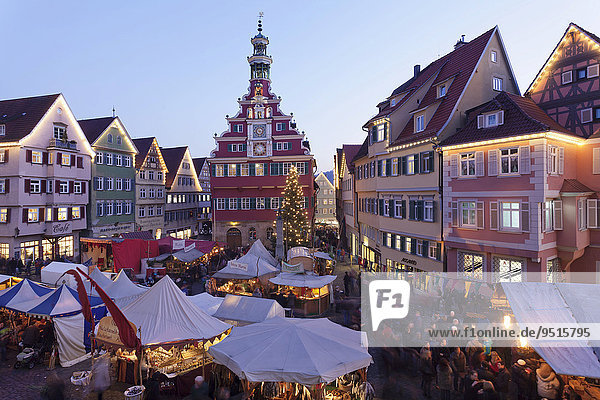 Weihnachtsmarkt vor dem alten Rathaus  Esslingen am Neckar  Baden-Württemberg  Deutschland  Europa