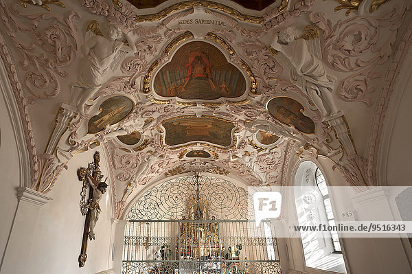 Innenraum der Gnadenkapelle  17. Jhd.  Stift zu Unserer Lieben Frau oder Alte Kapelle  Regensburg  Oberpfalz  Bayern  Deutschland  Europa