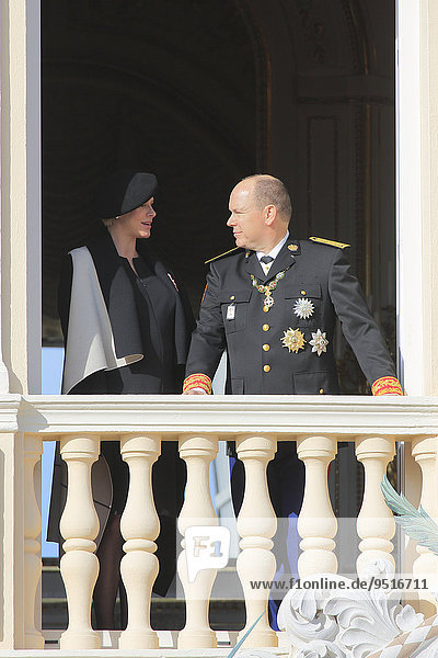 Fürstin Charlène und Fürst Albert II. von Monaco am Fürstenpalast am Nationalfeiertag Fête du Prince,  Fürstentum Monaco