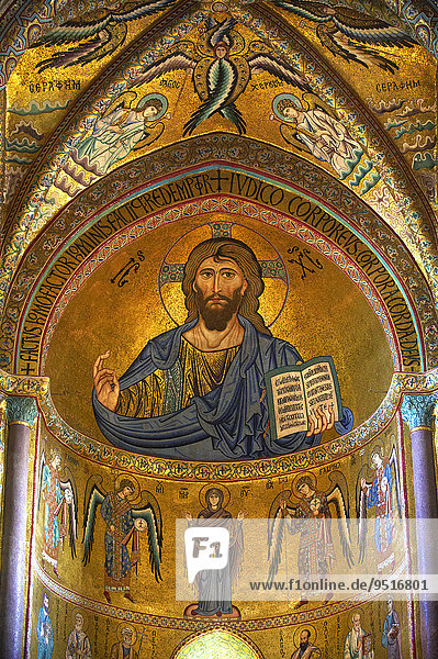 Byzantinische Mosaiken von Christus Pantokrator  Maria und den Aposteln  Kathedrale von Cefalù  Cefalù  Sizilien  Italien  Europa