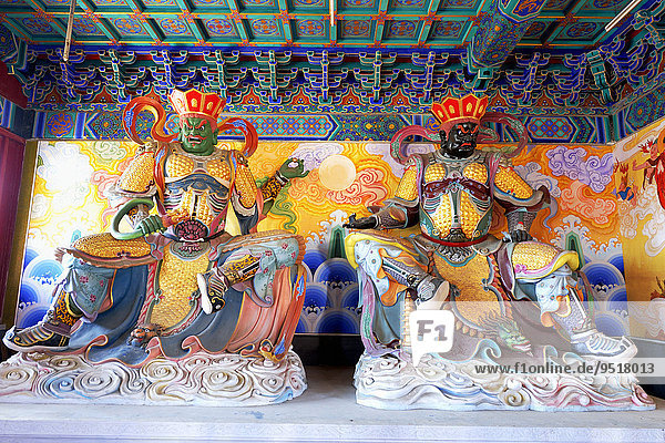 Himmelskönige  Schutzgötter im Tianmen-Tempel  buddhistisches Zentrum von West Hunan  Provinz Hunan  China  Asien