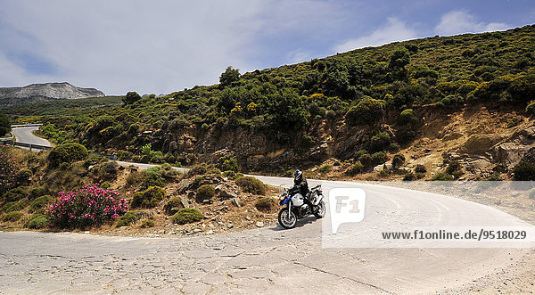 Motorradfahrer  Kinidaros  Naxos  Kykladen  Griechenland  Europa