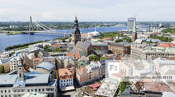 Altstadt mit Dom  Van?u-Brücke und Fluss Daugava  Düna  Riga  Lettland  Europa